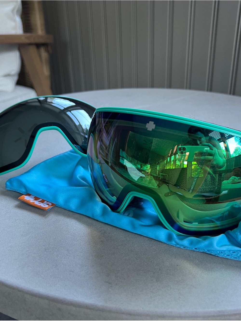 SPY Green Mirrored Snow/Ski Goggles with Blue Pouch